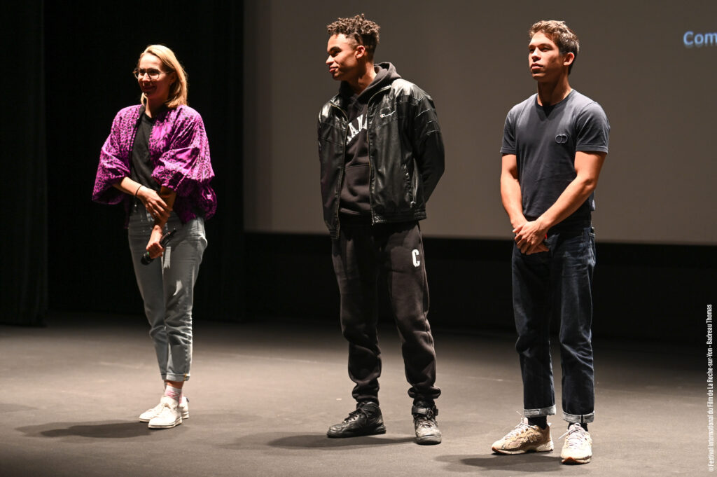 3 acteurs sur scène